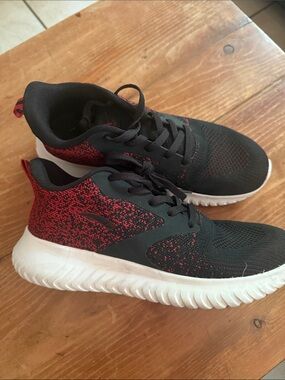 L.A. Gear Kids Black & Red Knit Sneakers